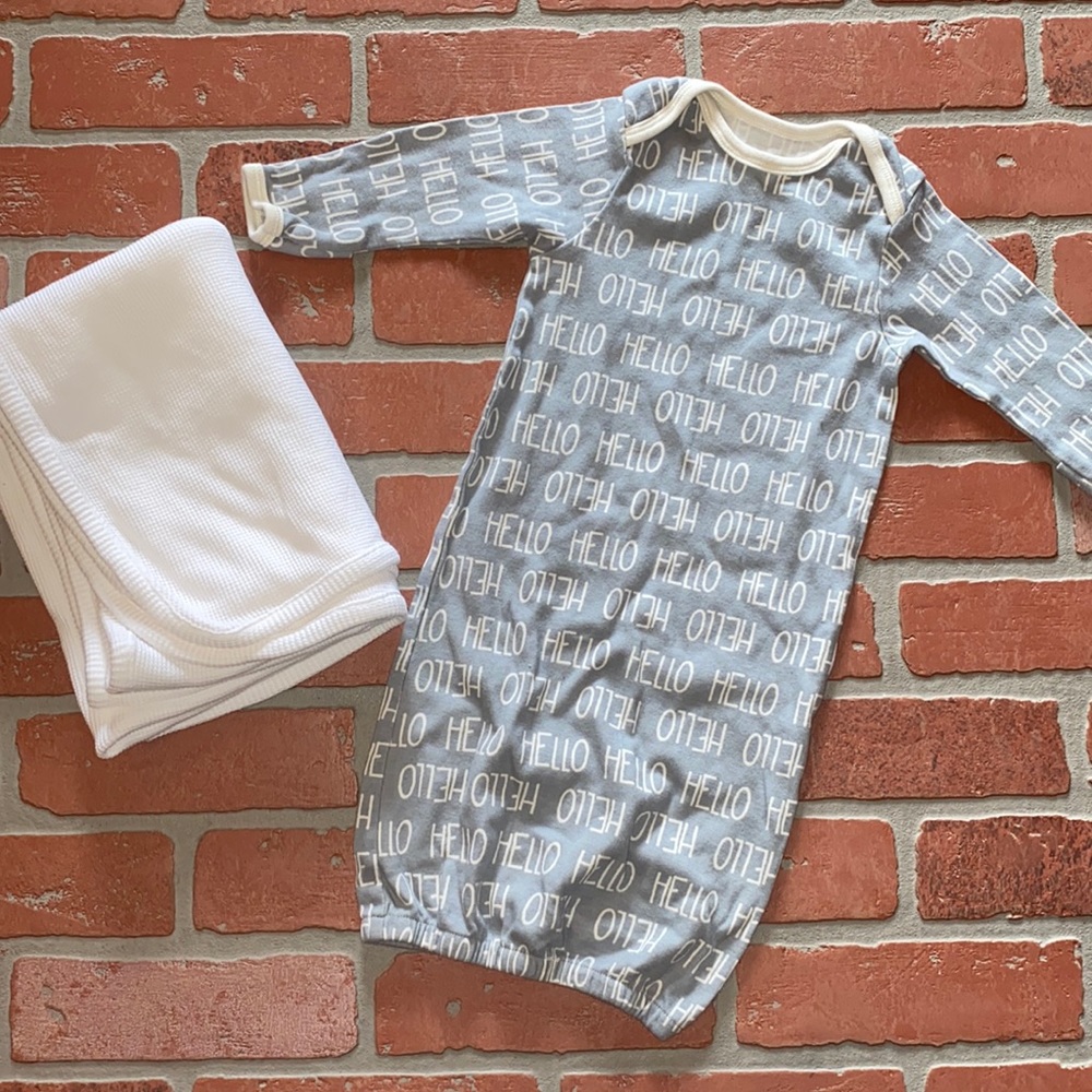New baby “hello” newborn gown & white thermal baby blanket